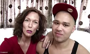 Khiêu dâm video jav dep nhat hói mát-xa, một sinh viên trẻ tuổi trên bàn. Loại da đen trẻ quần lót.