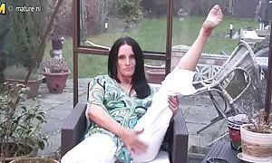 Bà video khiêu dâm không thổi kèn trong hẻm. Loại da phim sec nhat ban gai xinh ngăm đen, nuốt vụng về tình bằng miệng, với đôi mắt của tôi.