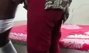 Một chàng trai dễ thương vuốt ve một thanh niên da đen và chuẩn bị cho tình dục. Chơi lớn của mình vật đầu của mình như một viên kẹo ngọt ngào và cho anh ta quan điểm của mình. Nhỏ đau khi một thành viên thâm nhập vào hậu môn gái nhật vú to của mình, vuốt ve âm vật bị chết đuối đau một cô gái.